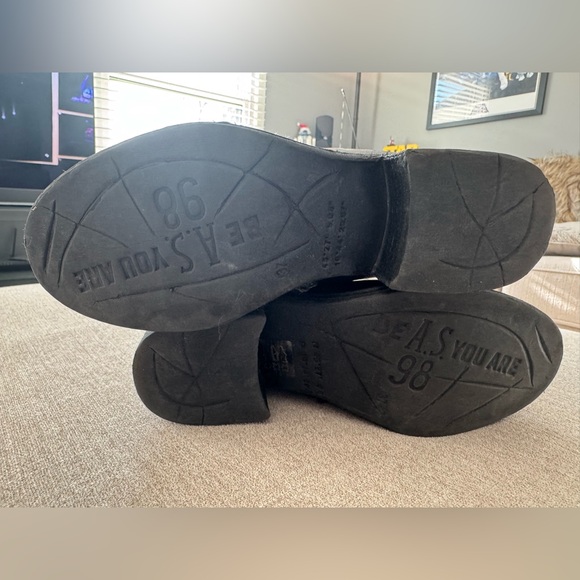 Yoko - Picture 3 of 7